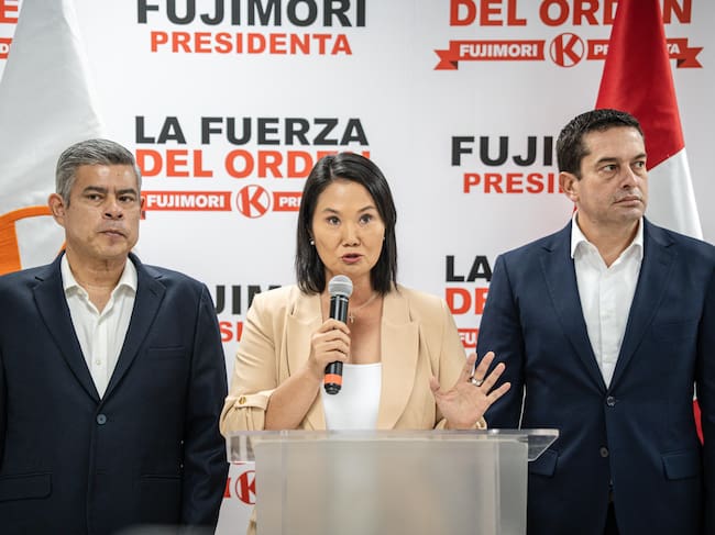 Fujimori pidió el apoyo de los peruanos para defender la "economía, democracia y libertad". Foto: EFE.