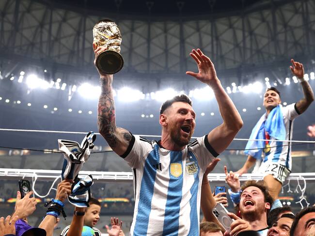 Lionel Messi levantó la Copa del Mundo en Qatar. (Photo by Chris Brunskill/Fantasista/Getty Images)