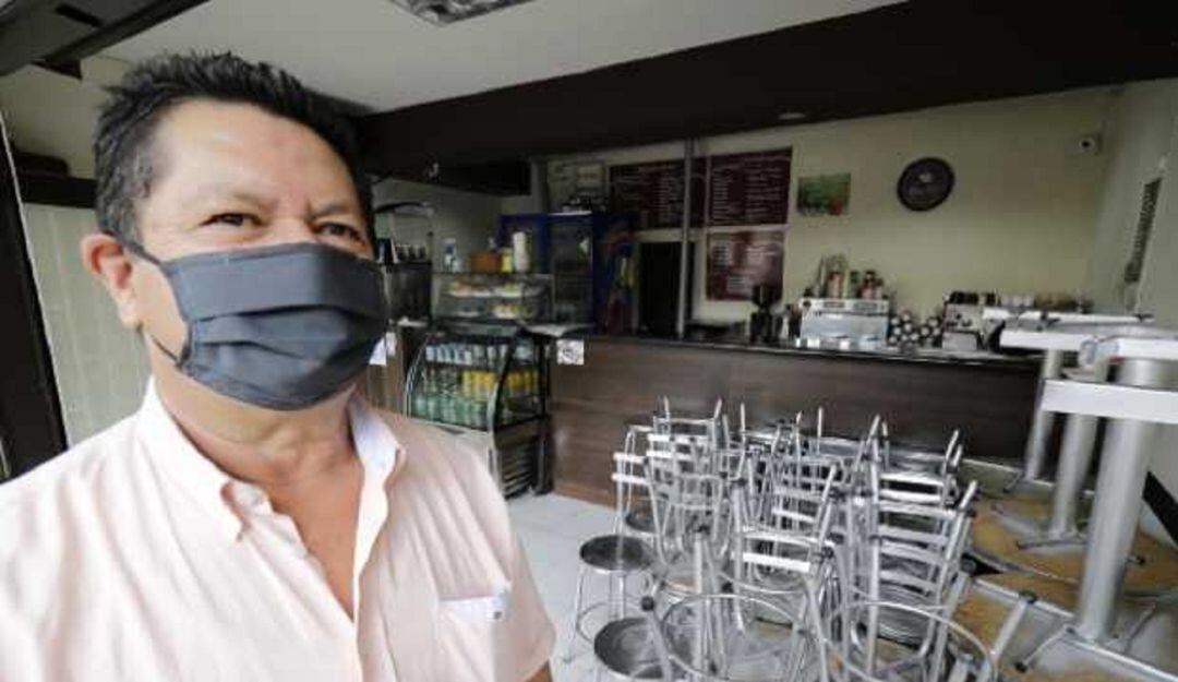 Foto cortesía. Héctor Gómez, propietario del local comercial, Mi País.