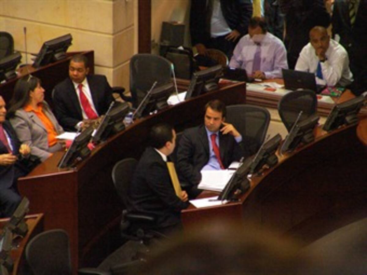 Resumen 10:00am:Concejales sorprendidos por su vinculación al carrusel de contratación