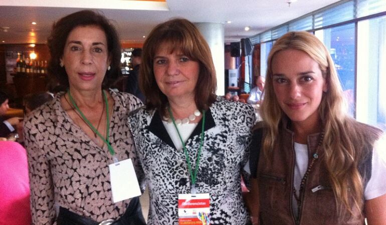 Antonieta Mendoza de López (madre de Leopoldo López), Patricia Bullrich y Lilian Tintori (esposa de de Leopoldo López).