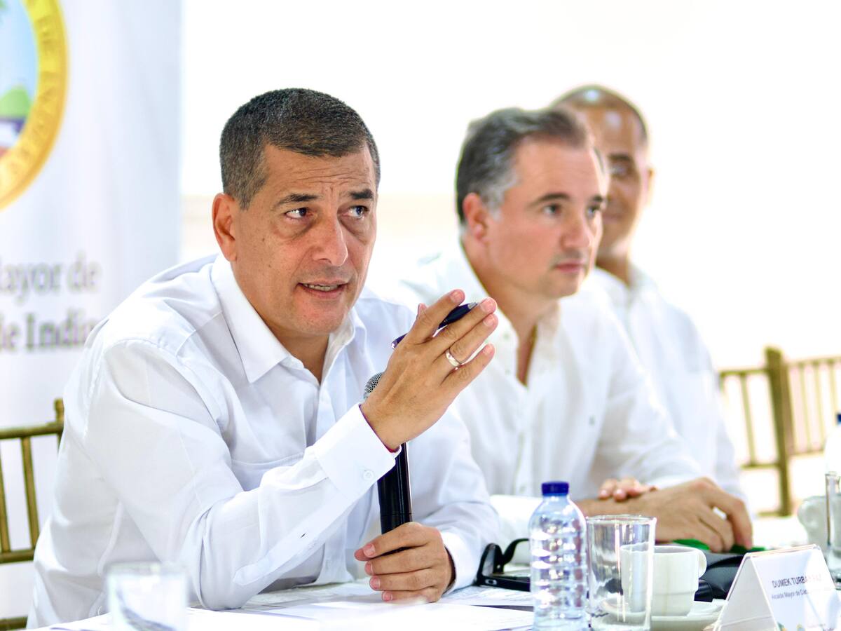 Alcalde Dumek Turbay anunció millonaria inversión para renovar el estadio de sóftbol de Crespo