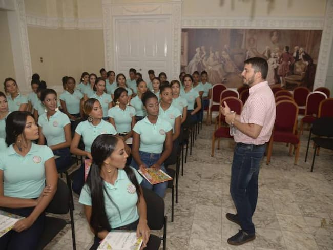 Certifican en construcción de ciudadanía a reinas populares de Cartagena
