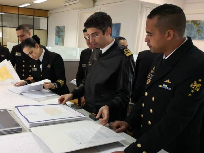 Estudiantes de la Escuela Naval realizan pasantía en servicio hidrográfico