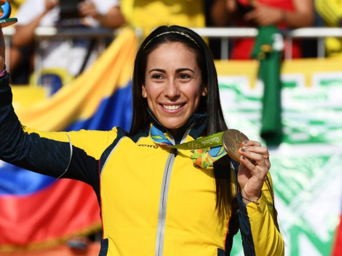 Emotivo encuentro entre Mariana Pajón y mujer a la que le donó su cabello