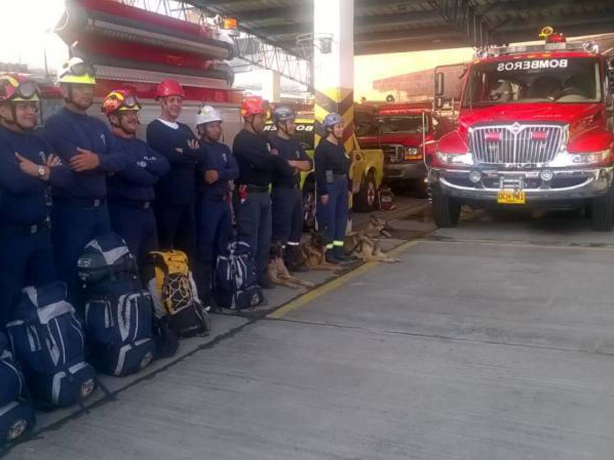 Bomberos y caninos de Armenia viajarían a apoyar labores de rescate en Ecuador