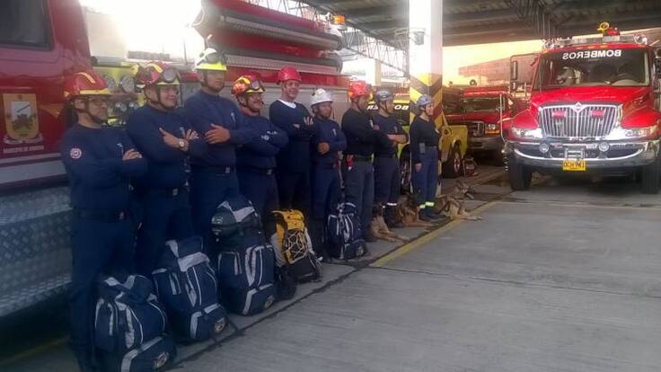 Bomberos y caninos de Armenia viajarían a apoyar labores de rescate en Ecuador