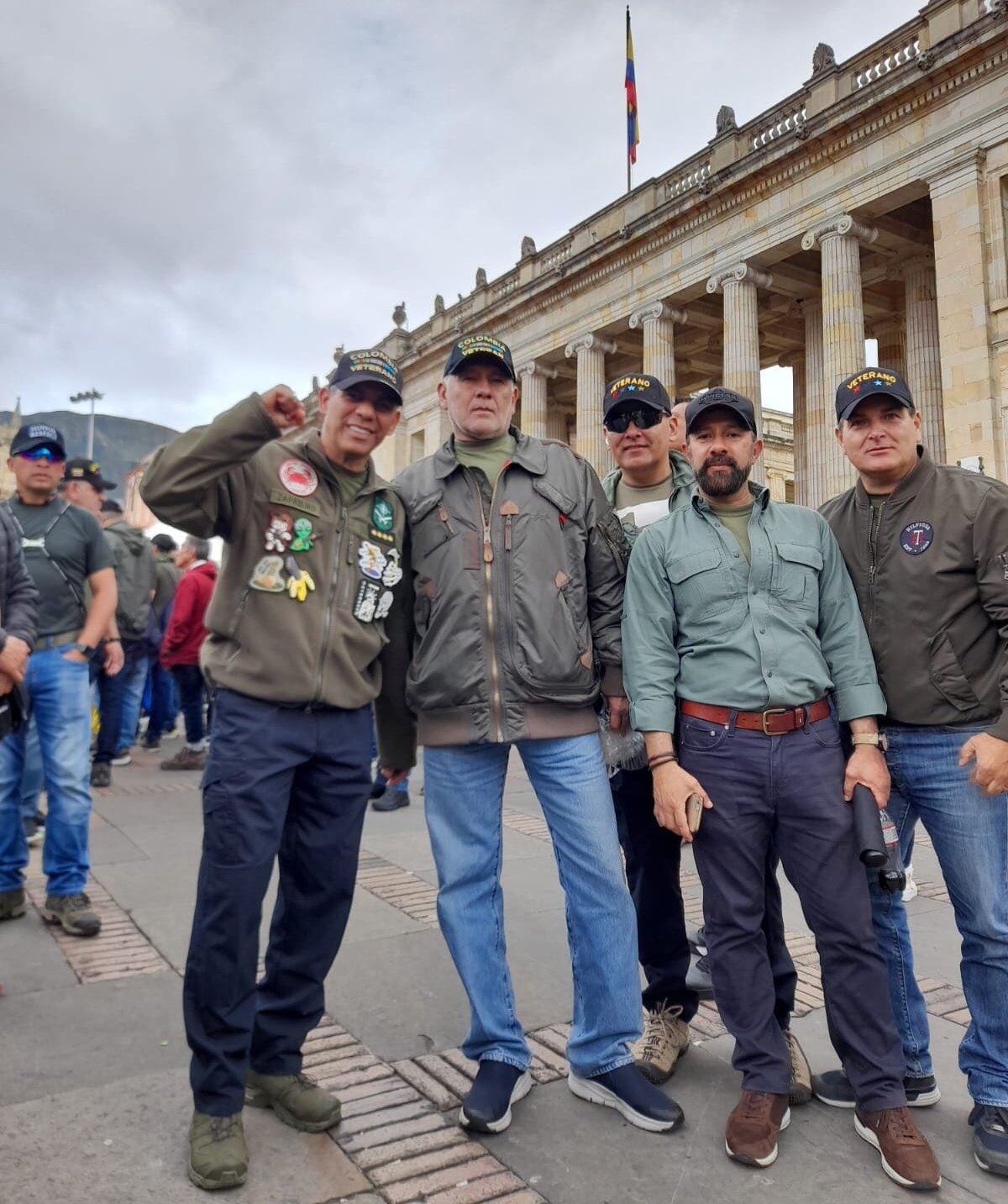 General (r) Zapateiro y Coronel (r) retirado Publio Hernán Mejía