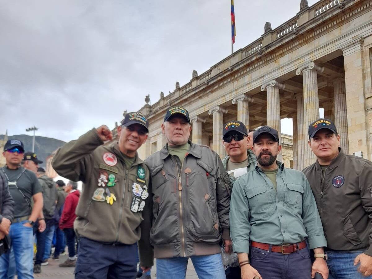 “No pretenda intimidarme”: General (r) Zapateiro a Gustavo Petro