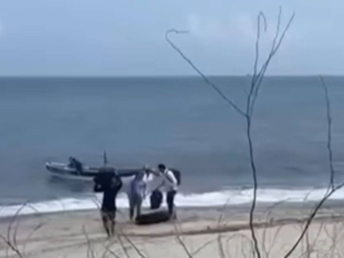 En lanchas llegaron algunos viajeros al aeropuerto por el paro de taxis en Santa Marta