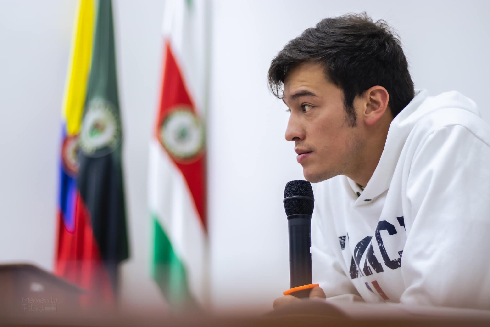 En un comunicado, el funcionario aclara los hechos y denuncia un trato amarillista por parte de los medios de comunicación, lamentando el impacto en su familia.