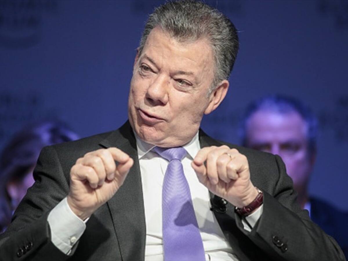Santos destaca reducción en la tasa de interés del Banco de la República