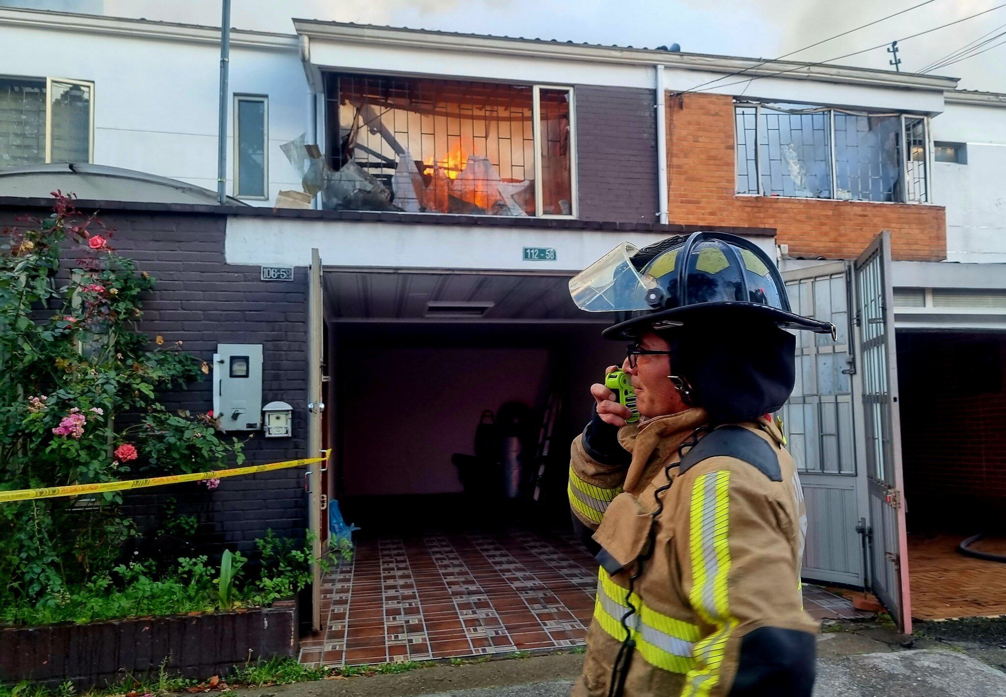 Incendio afecta tres viviendas en Bogotá - Cortesía Bomberos
