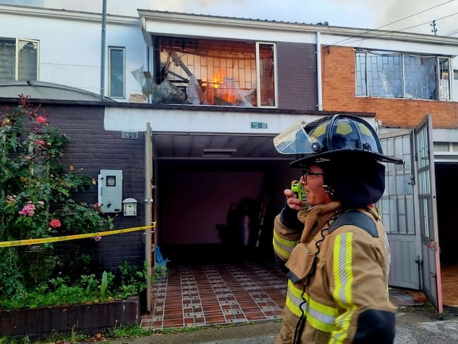 Incendio afecta tres viviendas en Bogotá - Cortesía Bomberos