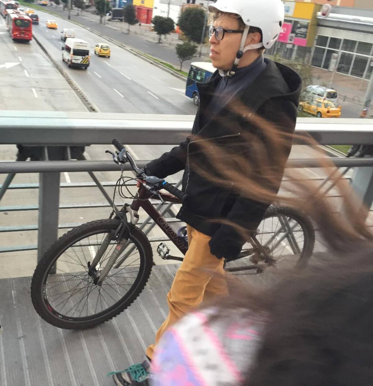 Se cumple una jornada más de día sin carro, ahora también sin moto. Saldrán de circulación 1.500.000 vehículos particulares y 425.000 motocicletas. La medida se extenderá hasta las 7:30 de la noche.