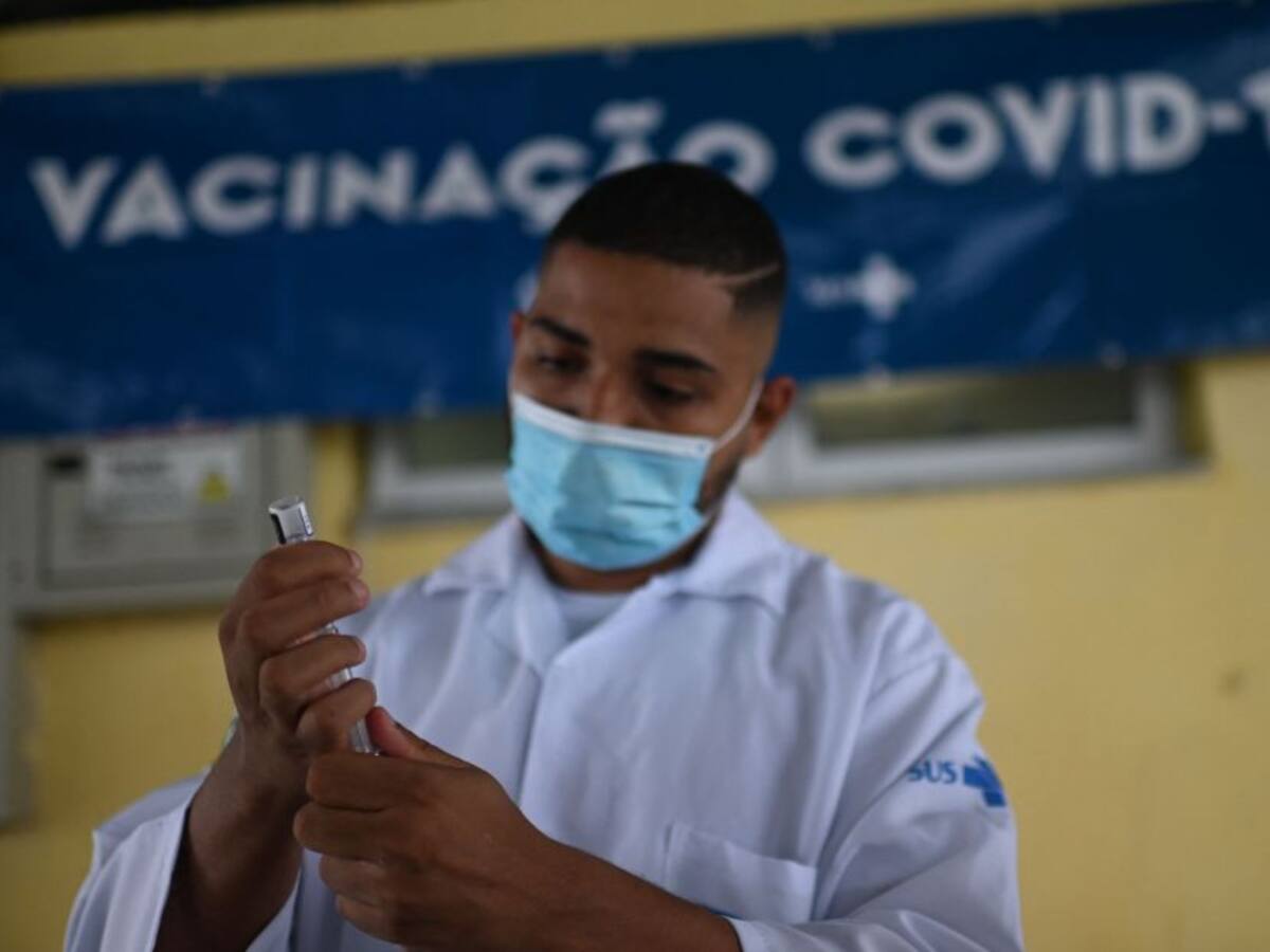 Empresas brasileñas podrán despedir empleados no vacunados contra COVID-19