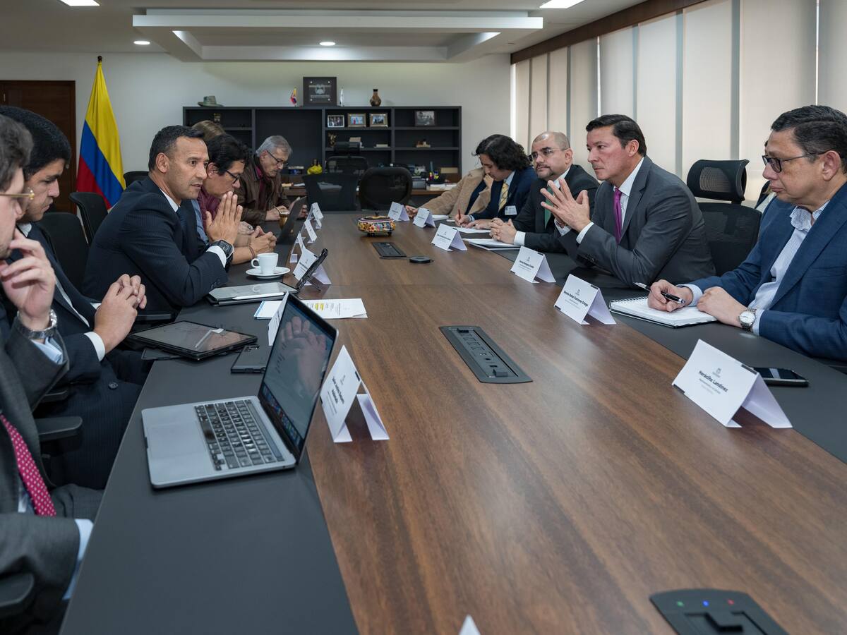 Registraduría y MinDefensa anuncian estrategias del Plan Democracia para garantizar elecciones en Colombia
