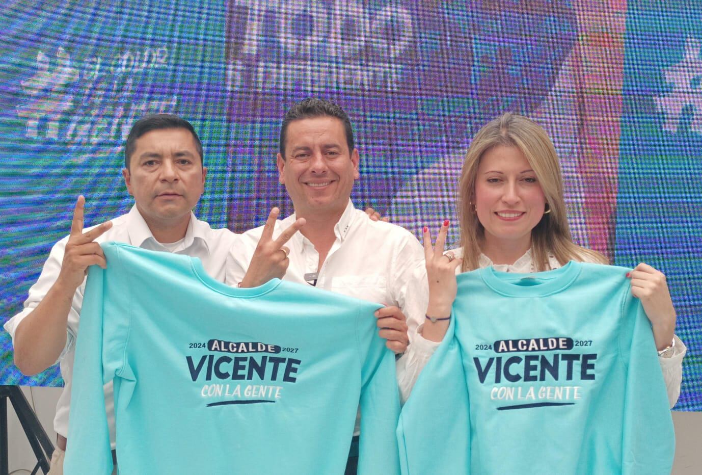 A la izquierda Giovanny Andrés Gómez, centro Vicente Aníbal Ojeda, derecha Claudia Parra / Caracol Radio