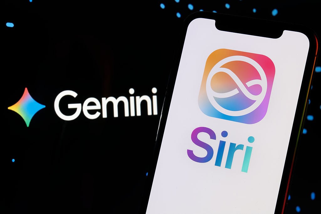 Siri de Apple y Gemini de Google. FOTO: Matteo Della Torre/NurPhoto via Getty Images