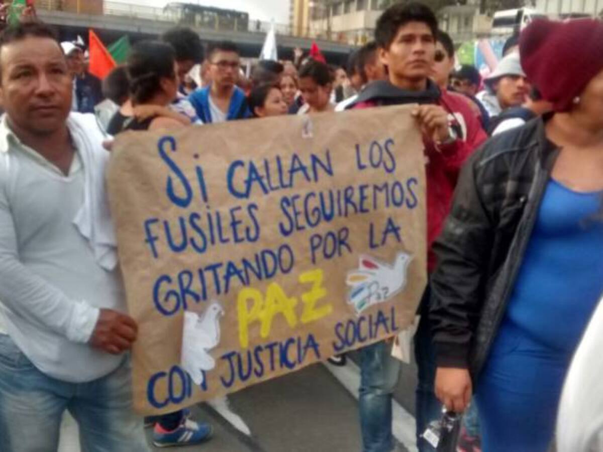 Cientos de colombianos vuelven a las calles para pedir premura en las negociaciones de paz