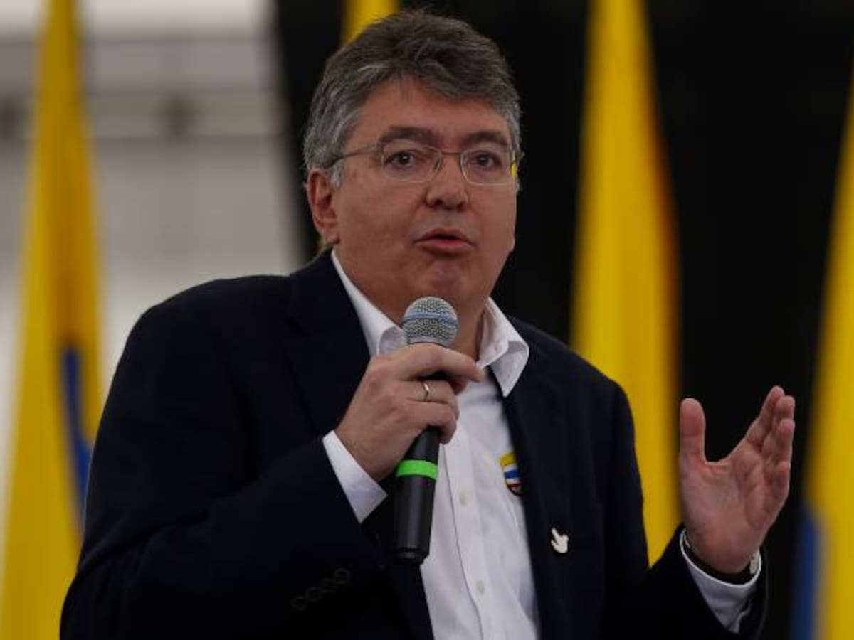 Gobierno destaca crecimiento económico pese caída en precios de materias primas