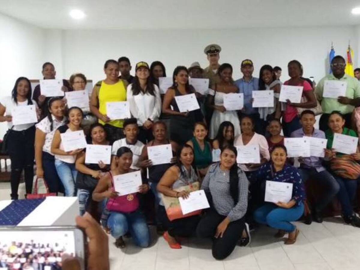 Armada Nacional dicta taller de emprendimiento a víctimas del conflicto