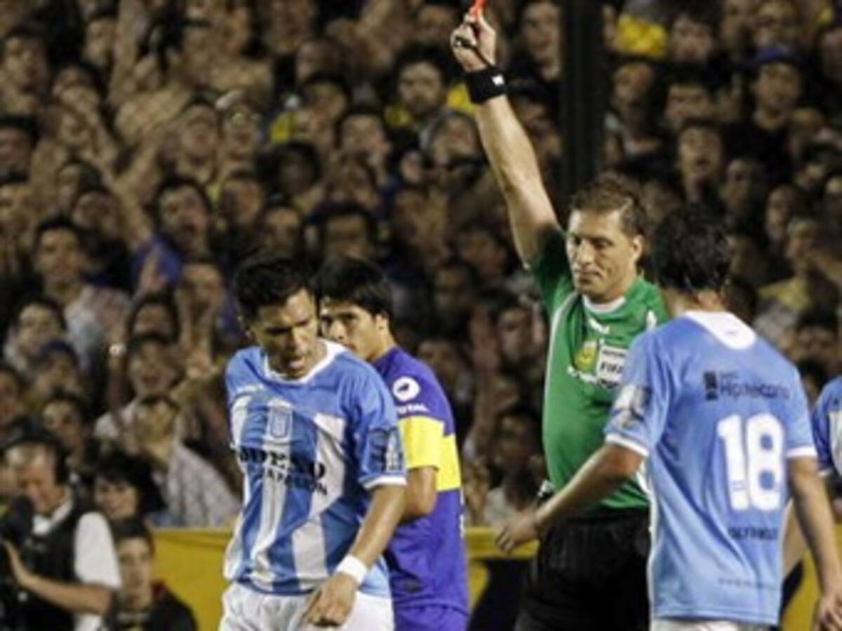 Boca Juniors iguala con Racing y expulsan a Téo