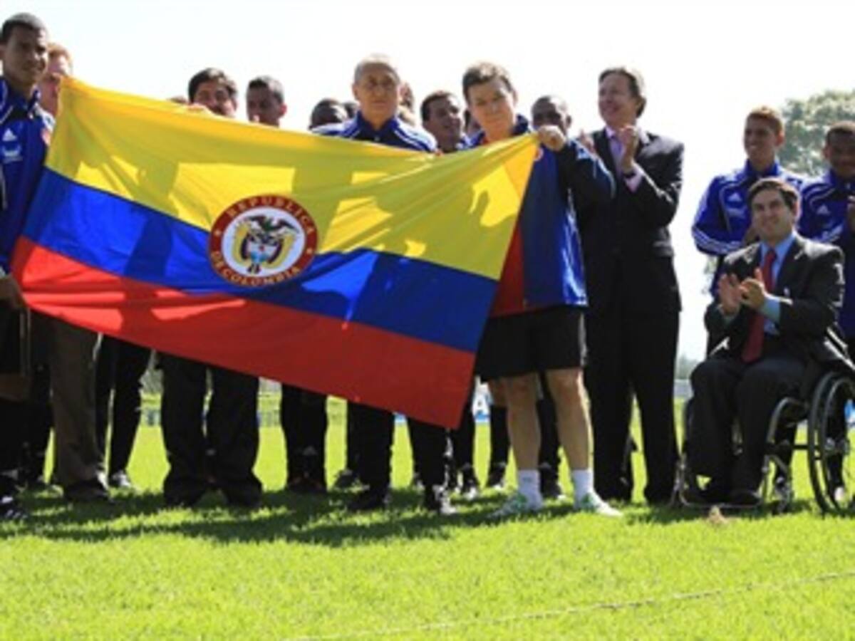 Presidente Juan Manuel Santos jugó fútbol en la práctica de la Selección Sub 20