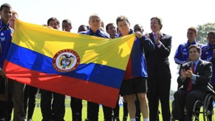 Presidente Juan Manuel Santos jugó fútbol en la práctica de la Selección Sub 20