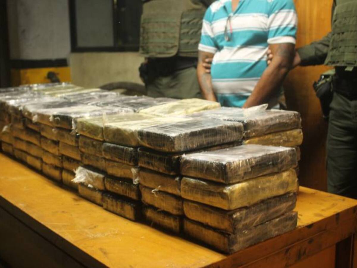 Policía de Cartagena incautó 104 kilos de cocaína en un taller de mecánica