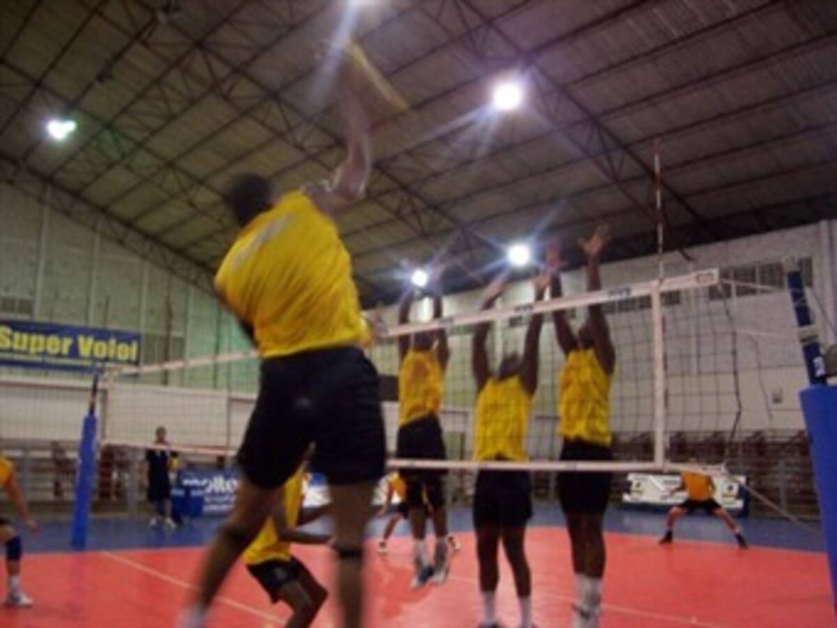 La selección Colombia de voleibol perdió ante Chile en suramericano de Brasil
