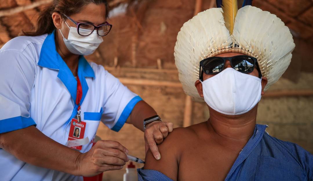Vacunación de indígenas en Brasil.      Foto: Getty 
