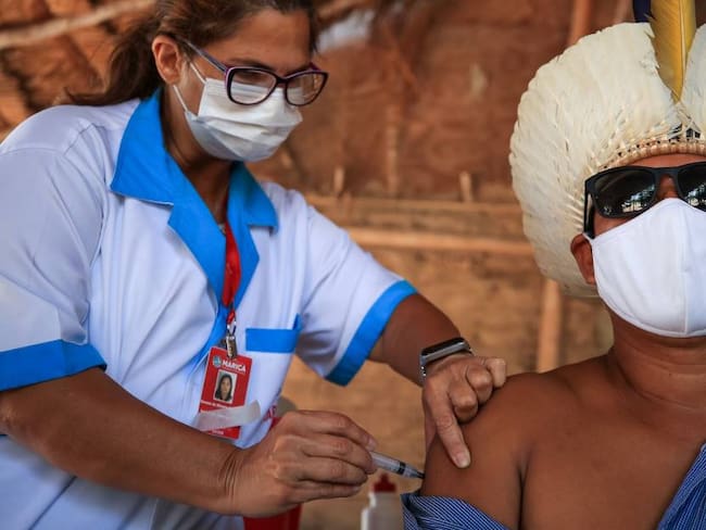 Vacunación de indígenas en Brasil.      Foto: Getty 