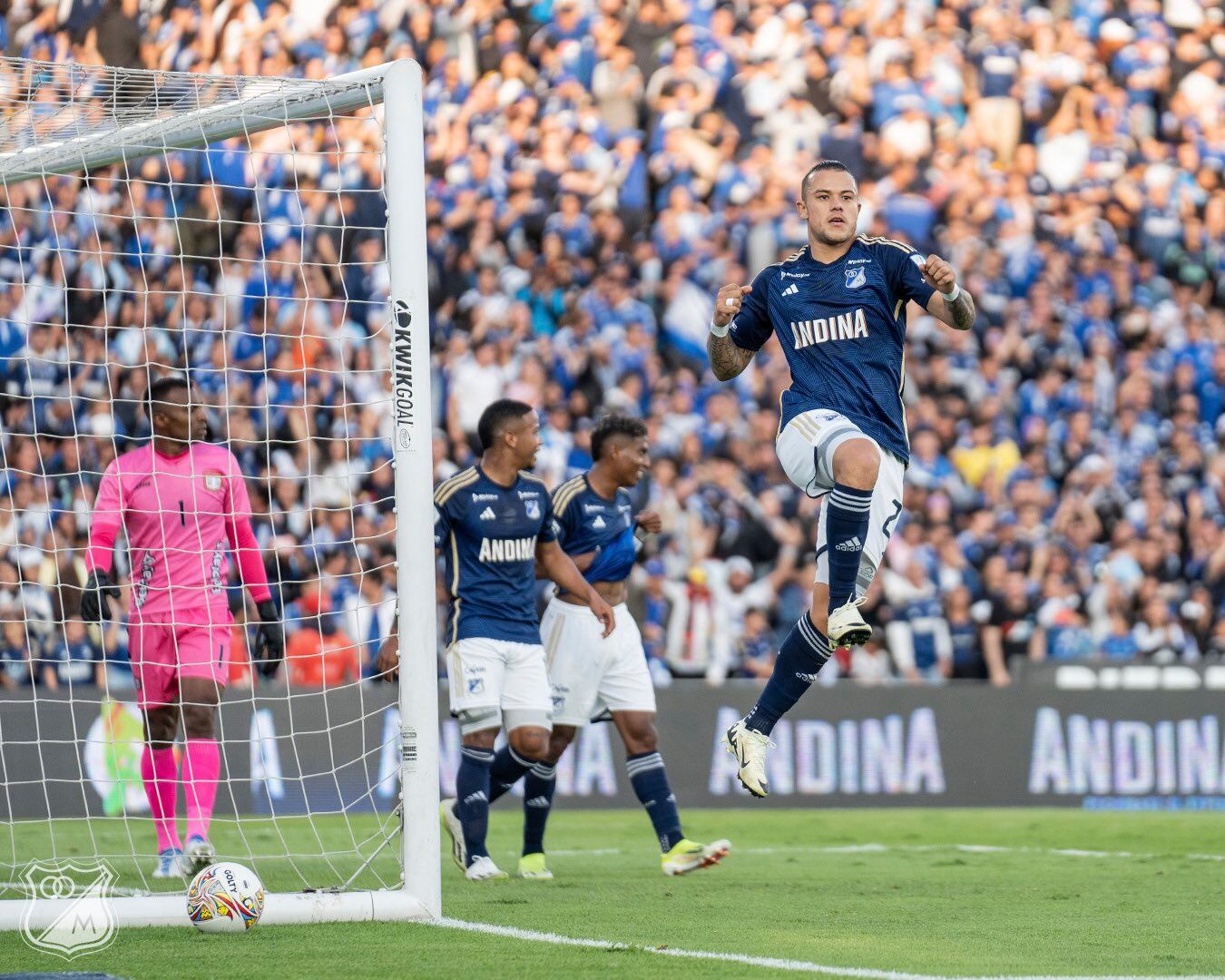 Leonardo Castro festeja su gol ante el Chicó / Twitter: @MillosFCoficial.