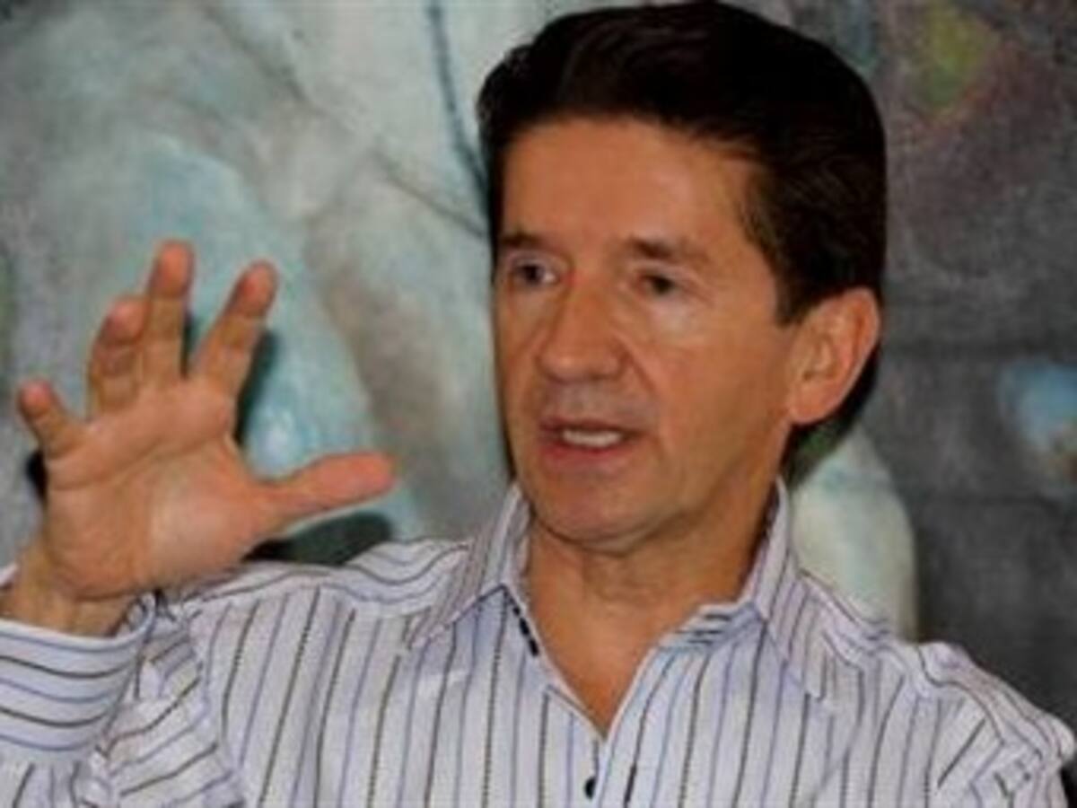 Hay indicios de colaboración de paramilitares en la actual campaña de Luis Pérez: Alonso Salazar