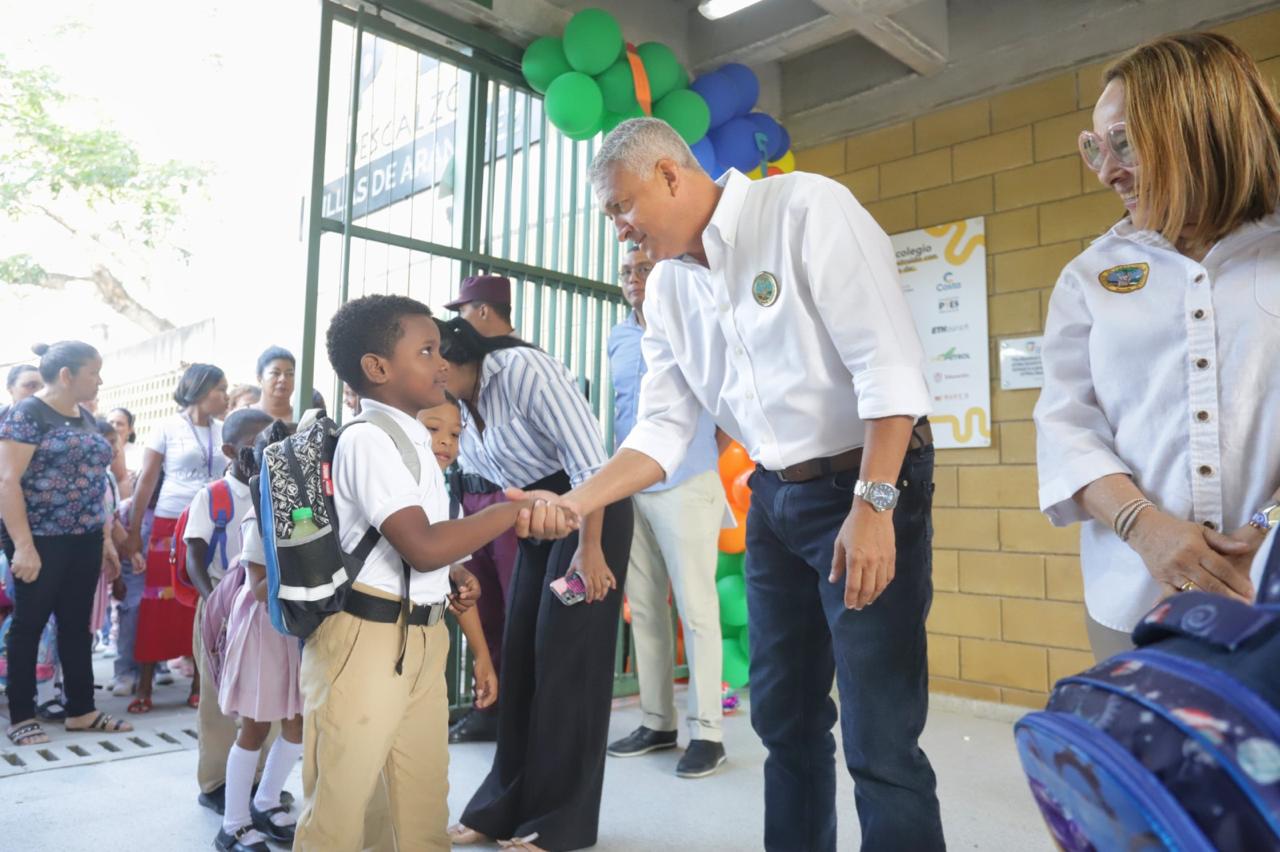 Más de 8.000 estudiantes iniciarán 2026 en ambientes escolares renovados