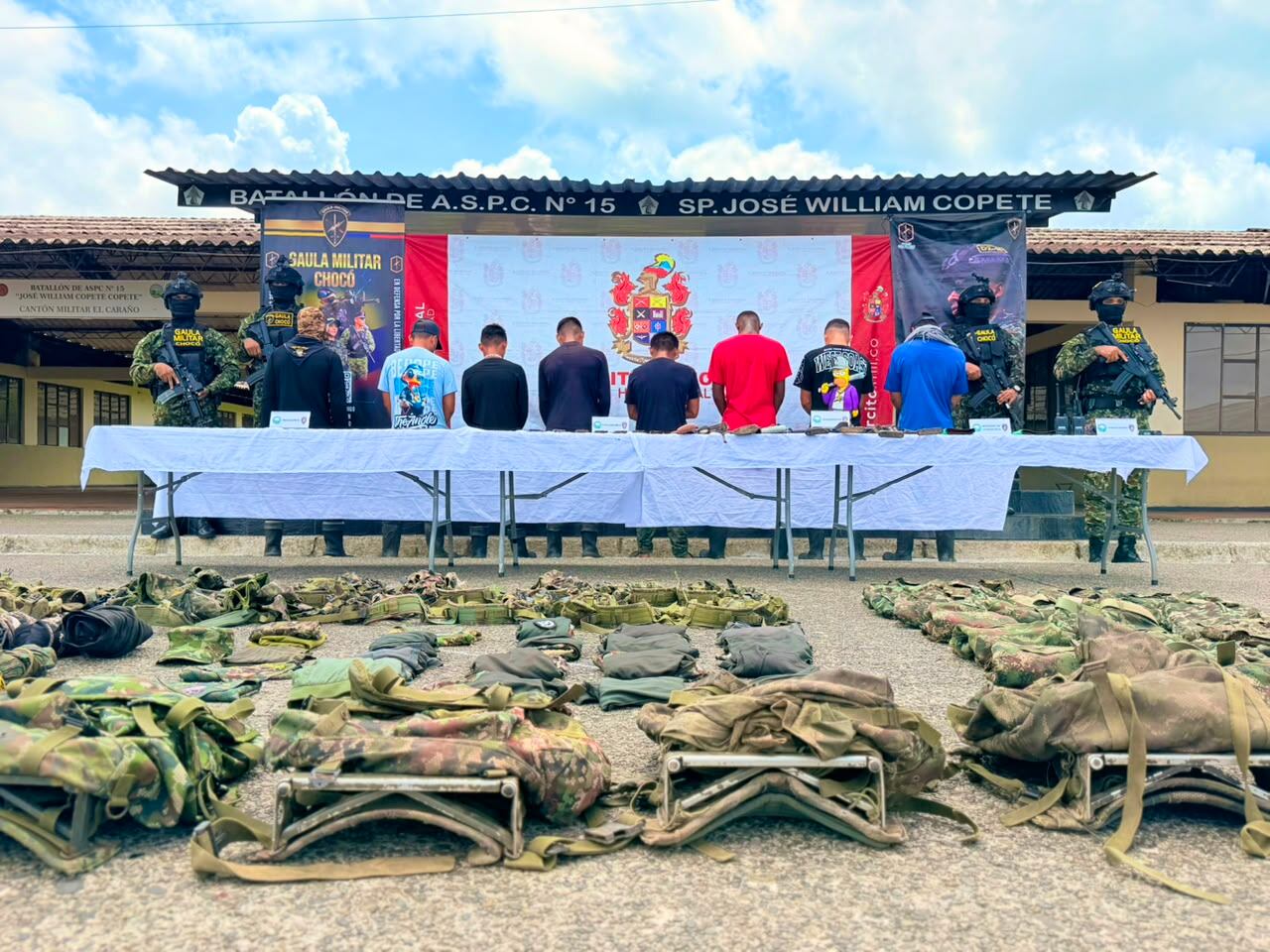 Integrantes del Clan del Golfo, en Chocó se sometieron a la justicia. Foto: Cortesía Ejército Nacional