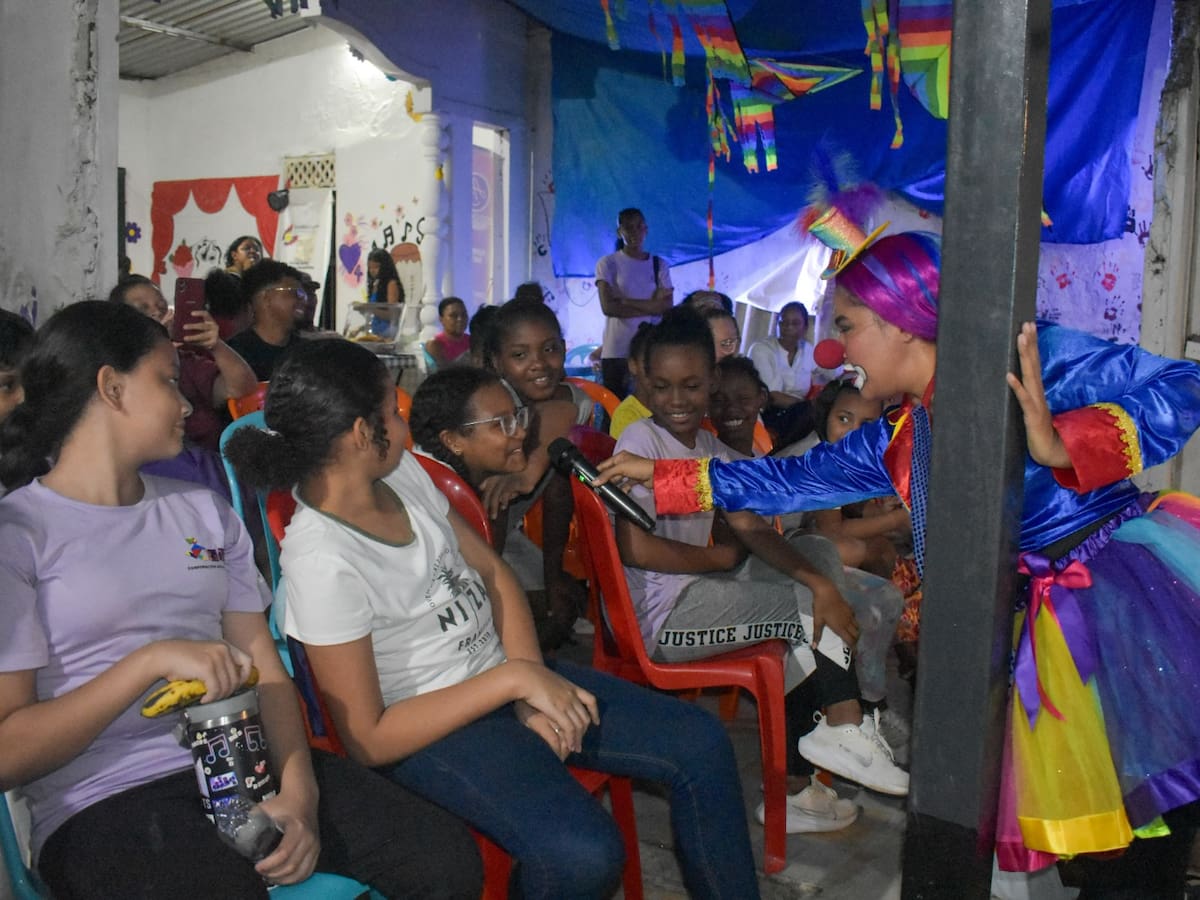 El arte dramático y la magia del circo encendieron la alegría en Candela Viva 2026