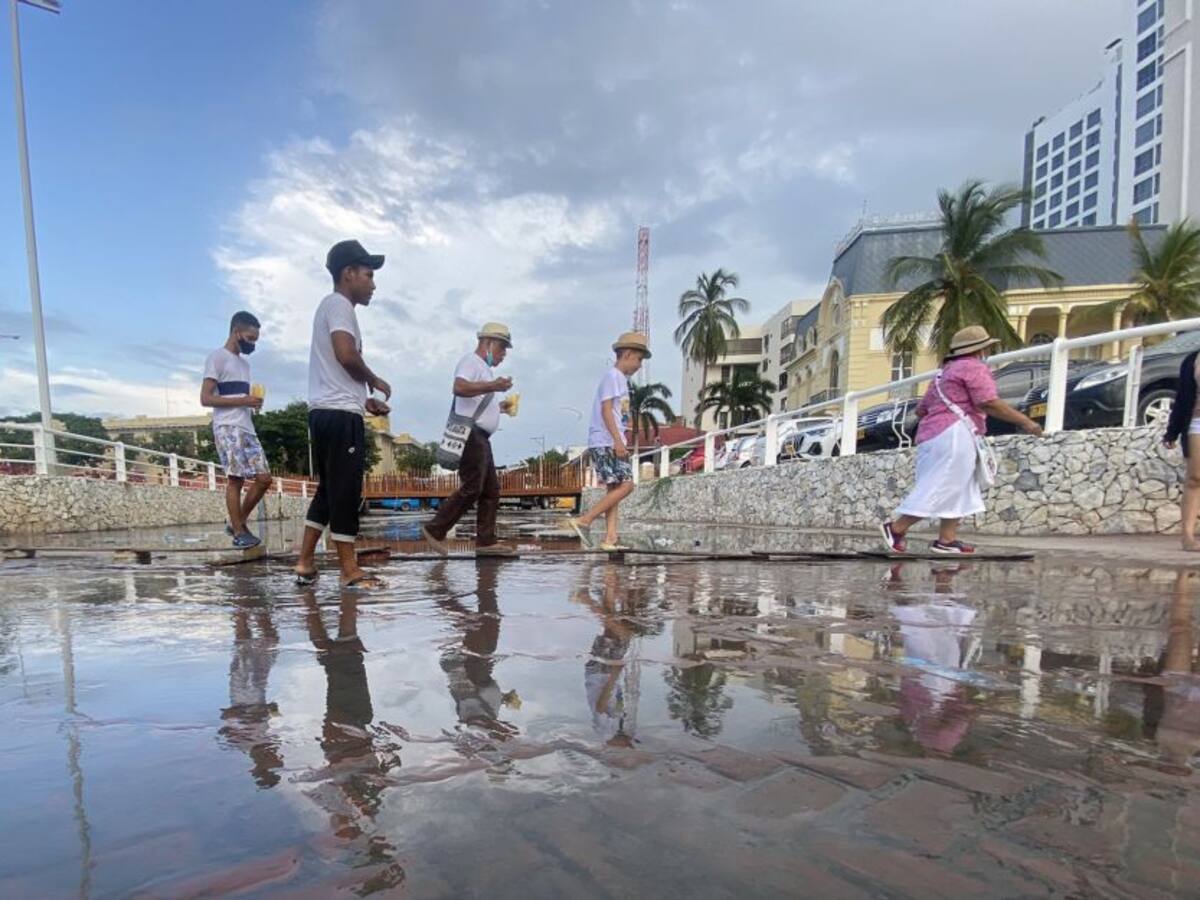 Controlan en Santa Marta el vertimiento de aguas servidas en la bahía