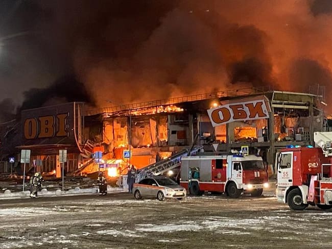 Incendio en el Centro Comercial Mega Khimki del suburbio Jimki, al sur de Moscú, Rusia / Foto: Getty Images / Daria Sokolova