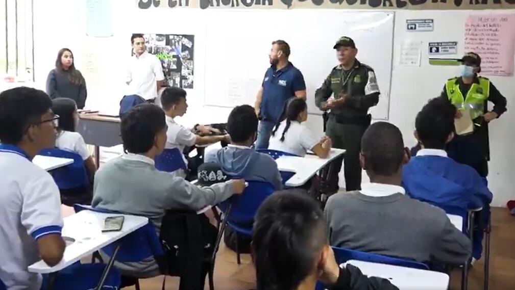 Operativos de requisa en colegios públicos. Foto Cortesía Alcaldía