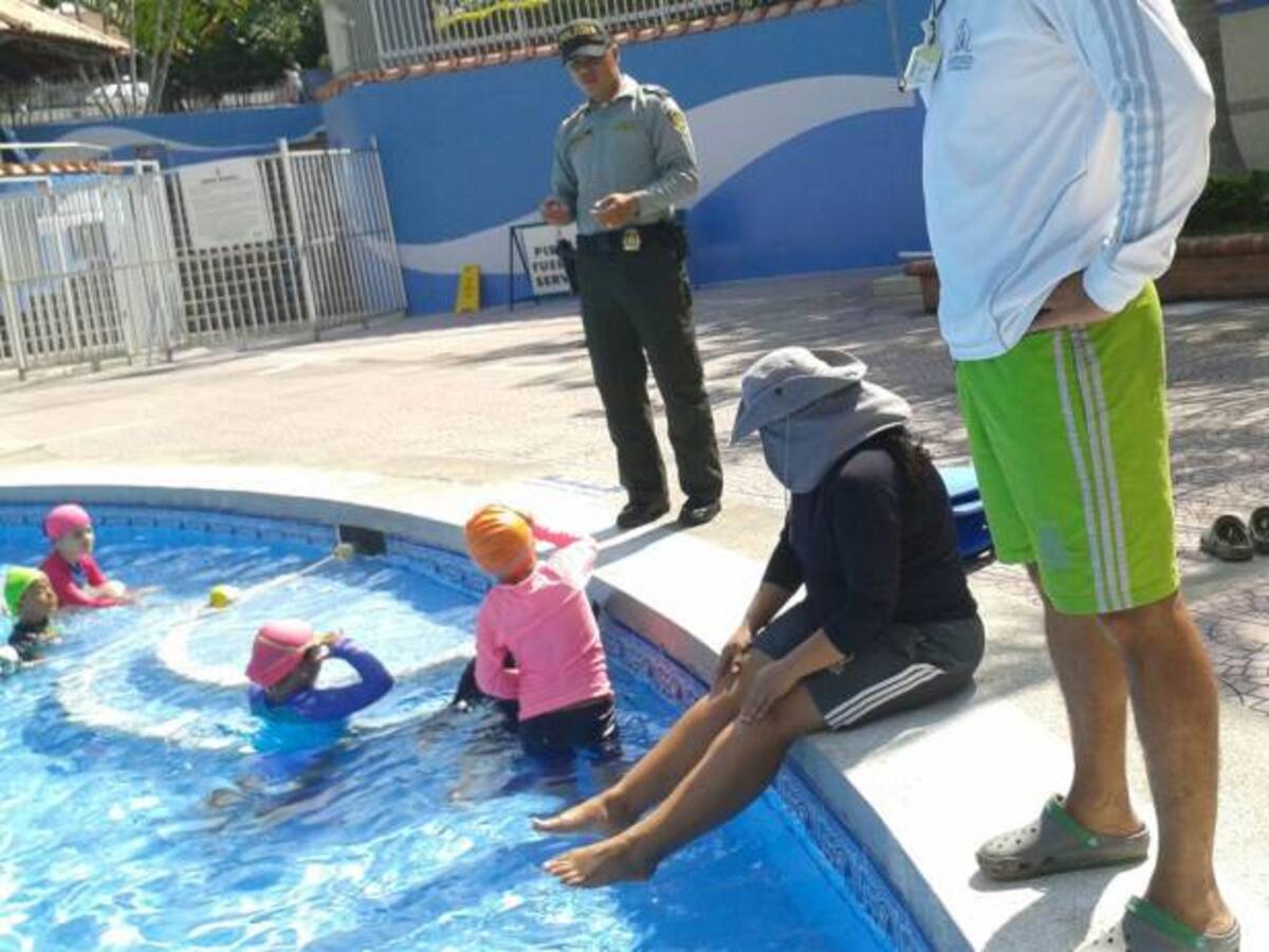 Policía de turismo del Quindío realiza controles en piscinas y ríos para evitar incidentes