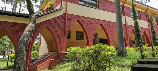 La historia de Santa Librada es, en gran medida, la historia de Cali. Con más de dos siglos formando generaciones de estudiantes, sus muros han sido testigos de profundas transformaciones sociales, políticas y educativas.