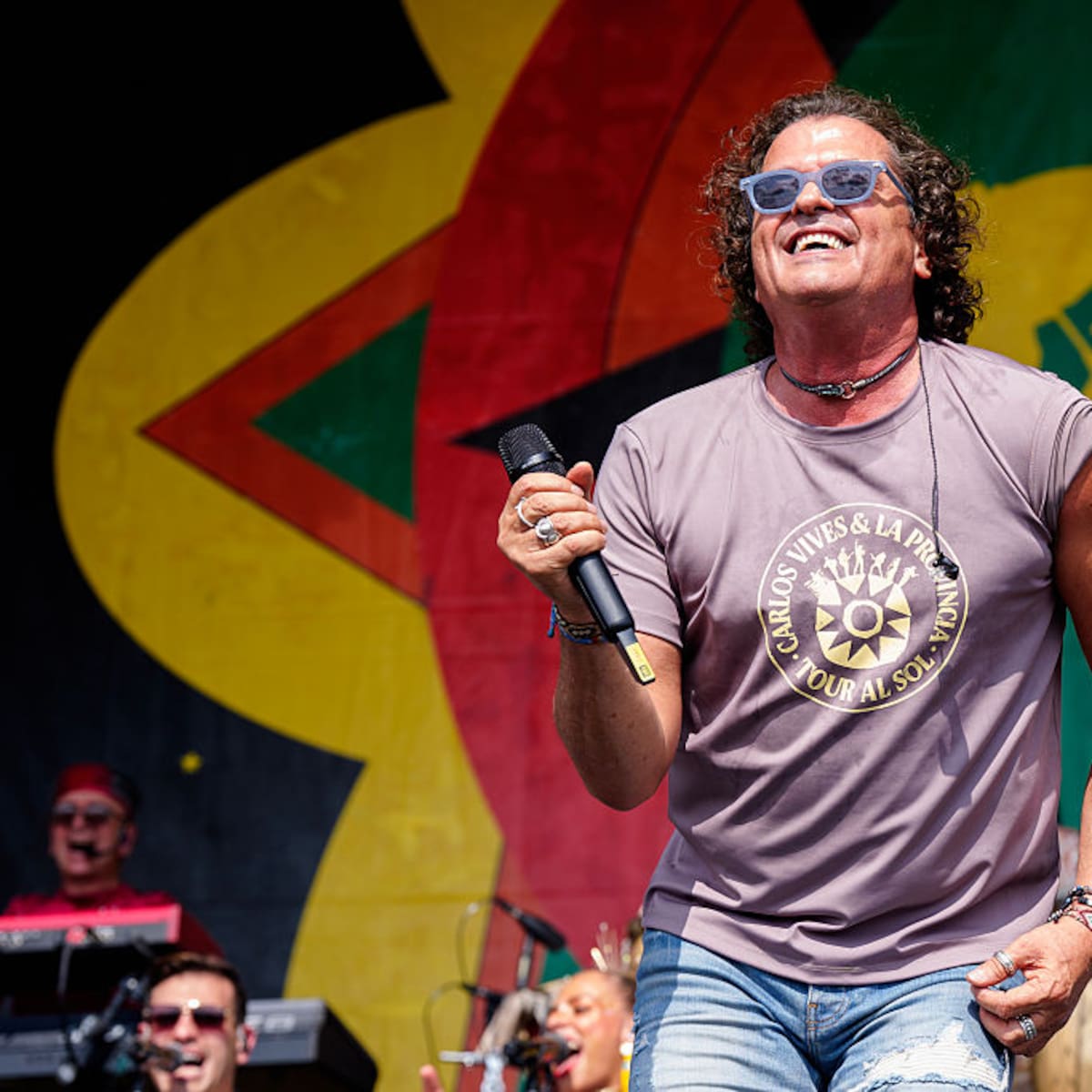 Carlos Vives lanza “La Barra Incondicional”, 3 canciones para alentar a la Selección en el Mundial