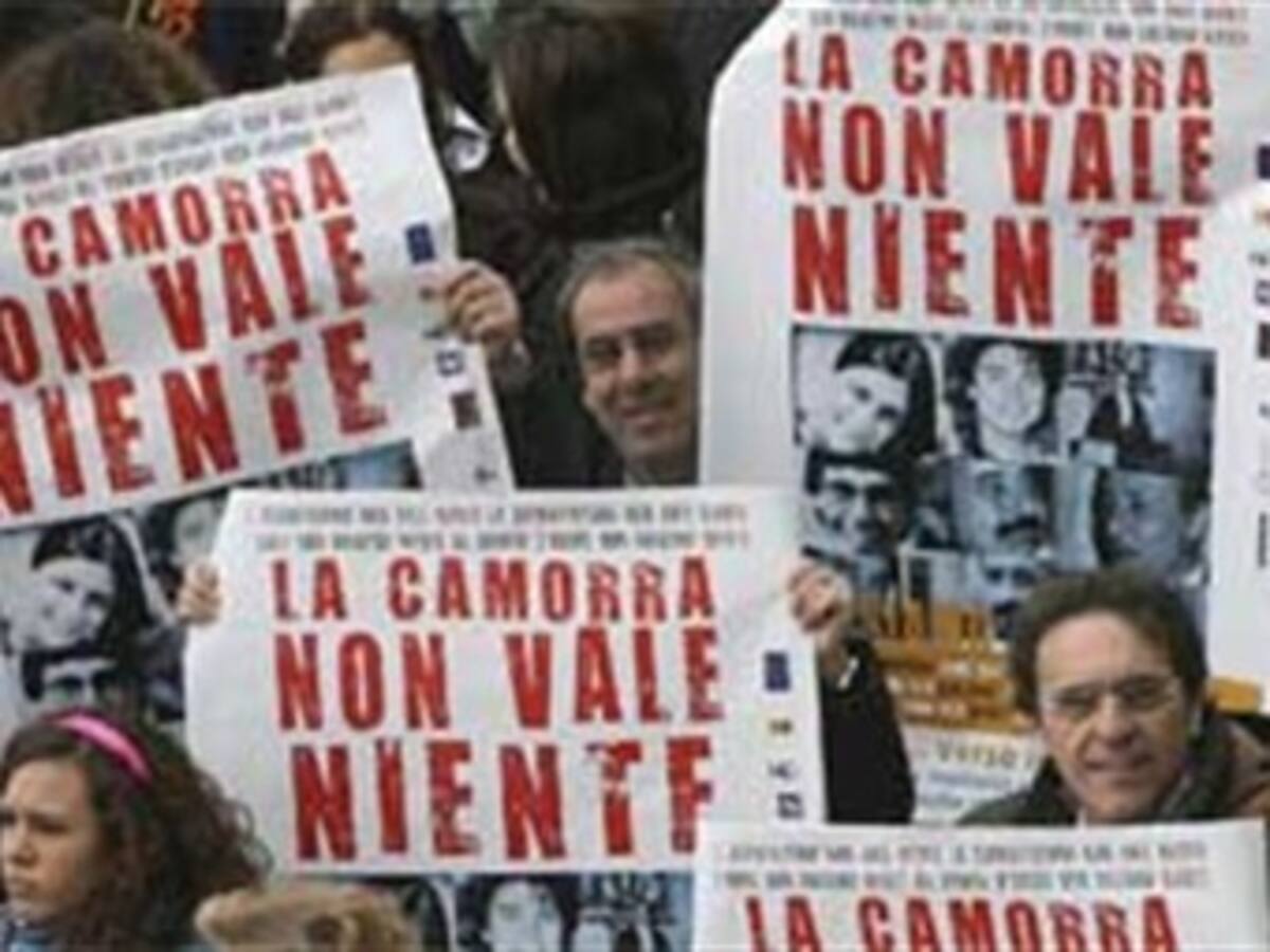 Miles de personas se manifestaron contra la mafia en Nápoles