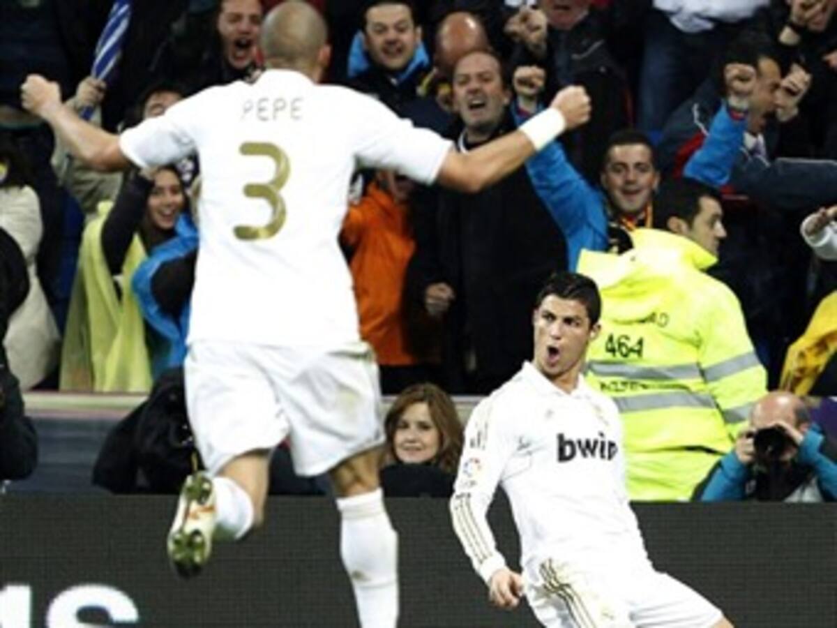 El Real Madrid venció al Sporting y se aferra al liderato