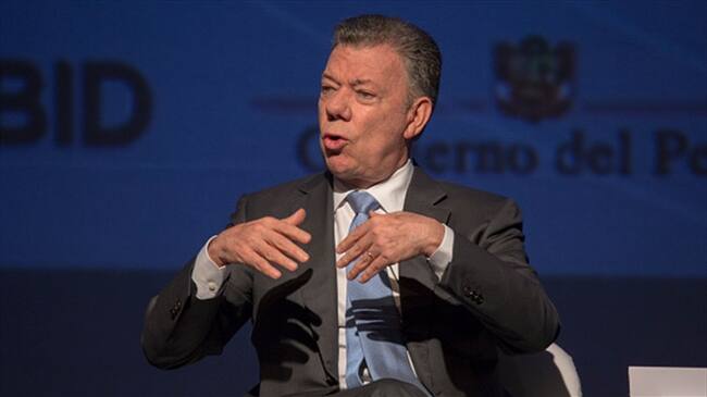 Juan Manuel Santos, habla acerca de Periodistas Ecuatorianos . Foto: Getty Images
