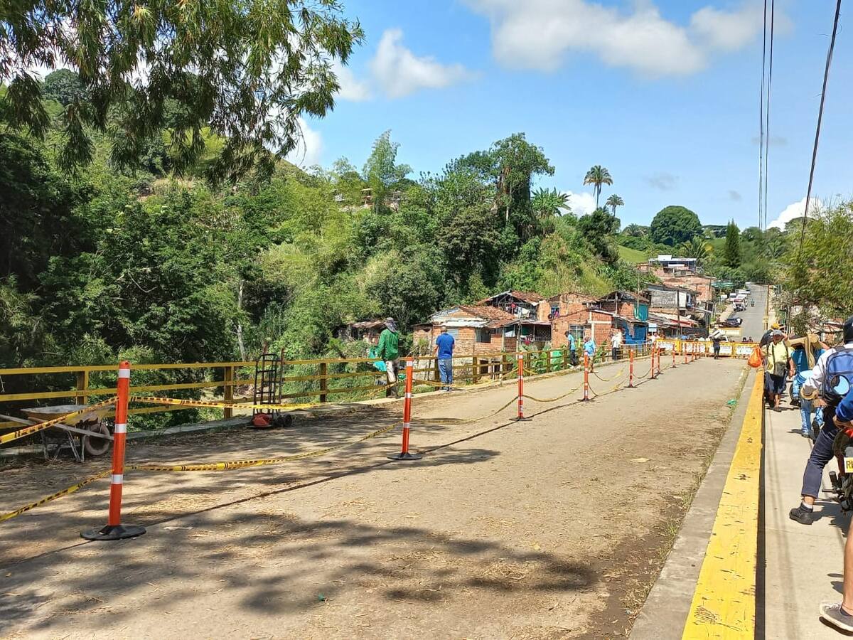 MinTransporte reconoció improvisación y falta de recursos en reparación de Puente Barragán