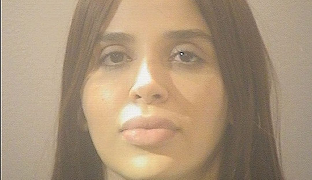 Emma Coronel fue detenida en el aeropuerto internacional Dulles, cerca de Washington DC. 