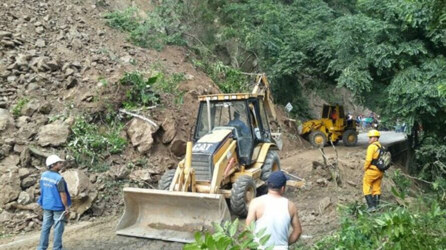Via Ocaña-Cúcuta cerrada por derrumbe. Foto: Colprensa.